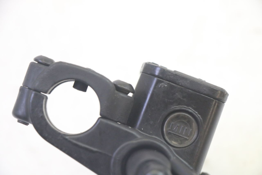 photo de CILINDRO MAESTRO DELANTERO PIAGGIO MP3 RL 250 (2006 - 2010) - Primer plano técnico