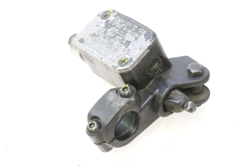 photo de BOMBA FRENO DELANTERO PIAGGIO MP3 500 (2011 - 2015) - Primer plano técnico