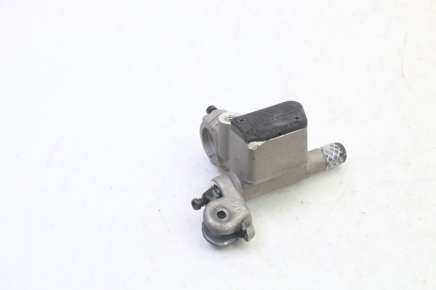 photo de BOMBA FRENO DELANTERO RIEJU MRT 50 (2018 - 2021) - Primer plano técnico