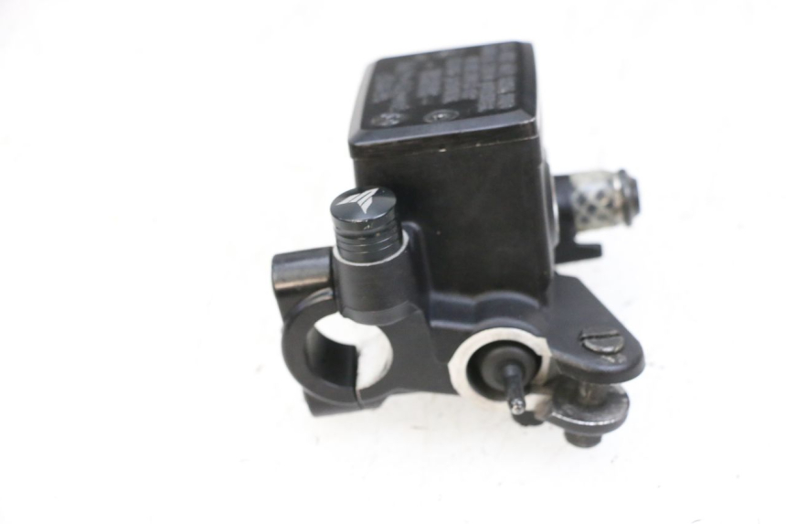 photo de BOMBA FRENO DELANTERO YAMAHA MT-07 MT07 ABS 700 (2018 - 2020) - Otra perspectiva