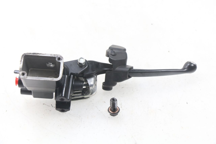 photo de BOMBA FRENO DELANTERO MBK MW TRYPTIK 125 (2017 - 2022) - Primer plano técnico