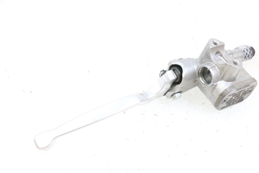 photo de BOMBA FRENO DELANTERO YAMAHA NEO'S CORE 1 (2022 - 2026) - Primer plano técnico