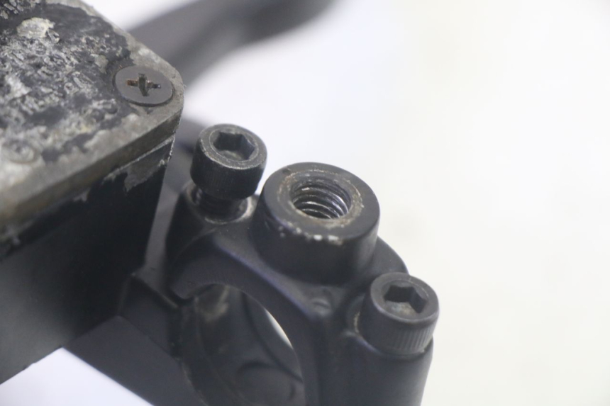 photo de CILINDRO MAESTRO DELANTERO YAMAHA NEOS NEO'S 4T 50 (2008 - 2016) - Zoom estado de uso