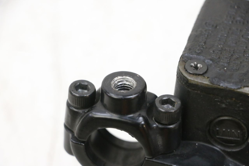 photo de CILINDRO MAESTRO DELANTERO YAMAHA NEOS NEO'S 4T 50 (2008 - 2016) - Detalle de la pieza