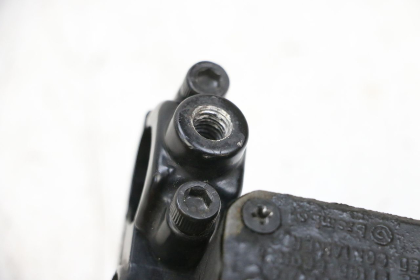 photo de CILINDRO MAESTRO DELANTERO YAMAHA NEOS NEO'S 4T 50 (2008 - 2016) - Otra perspectiva