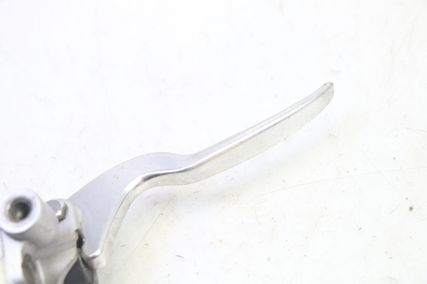 photo de BOMBA FRENO DELANTERO KYMCO LIKE 4T 50 (2019 - 2025) - Primer plano técnico