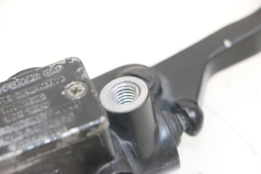 photo de CILINDRO MAESTRO DELANTERO PIAGGIO NEW TYPHOON 50 (2018 - 2021) - Detalles de los puntos de fijación