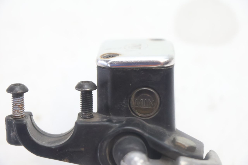 photo de BOMBA FRENO DELANTERO MBK NITRO 50 (2004 - 2008) - Primer plano técnico