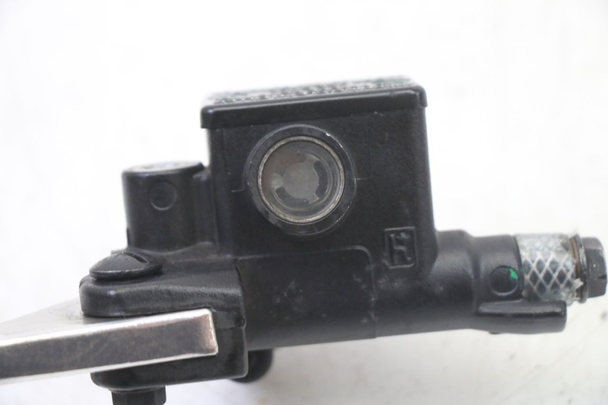 photo de BOMBA FRENO DELANTERO PIAGGIO NRG POWER PUREJET 50 (2018 - 2021) - Detalles de los puntos de fijación