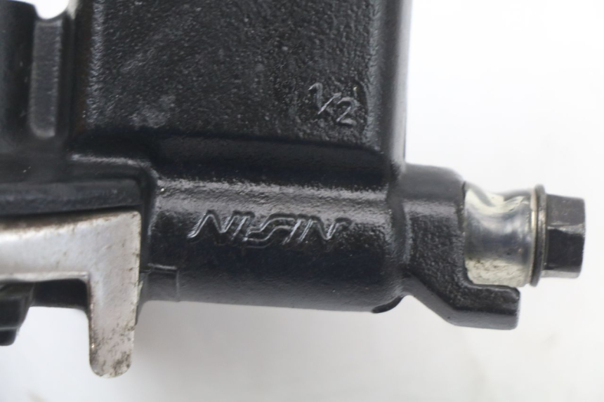 photo de CILINDRO MAESTRO DELANTERO HONDA PCX (JF28) 125 (2009 - 2011) - Detalles de los puntos de fijación