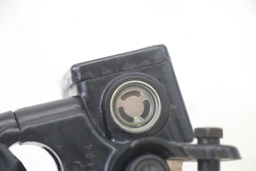 photo de BOMBA FRENO DELANTERO KYMCO PEOPLE S 125 (2000 - 2008) - Primer plano técnico