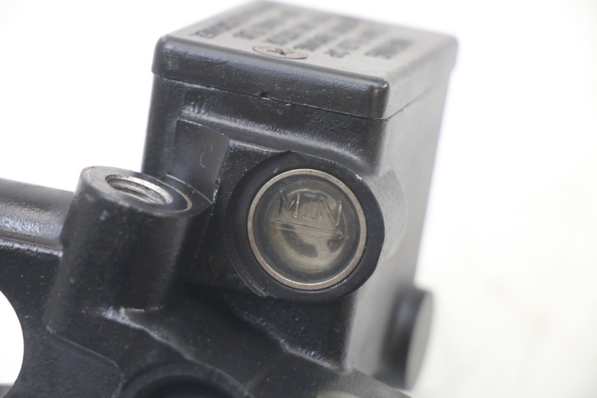 photo de CILINDRO MAESTRO DELANTERO PEUGEOT CITYSTAR 125 (2011 - 2017) - Detalles de los puntos de fijación