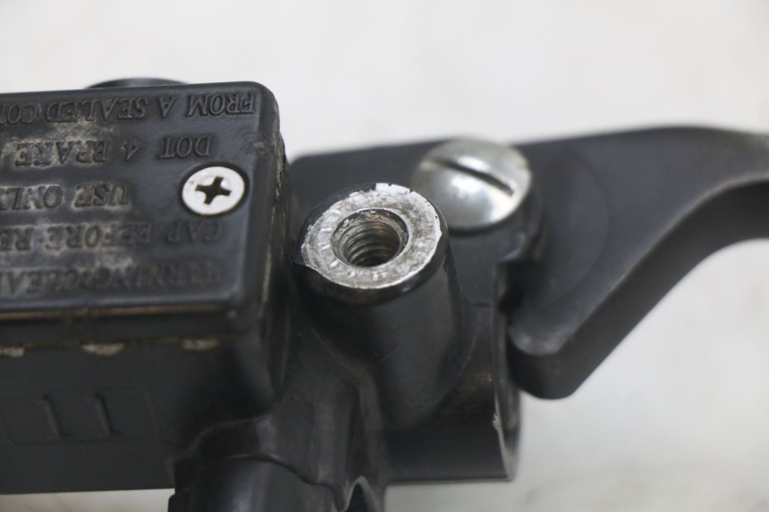 photo de CILINDRO MAESTRO DELANTERO PIAGGIO NEW TYPHOON 50 (2010 - 2017) - Otra perspectiva