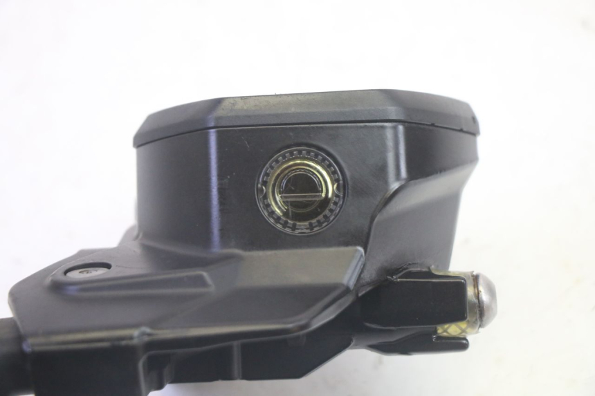 photo de BOMBA FRENO DELANTERO BMW R GS 1250 (2021 - 2024) - Detalles de los puntos de fijación