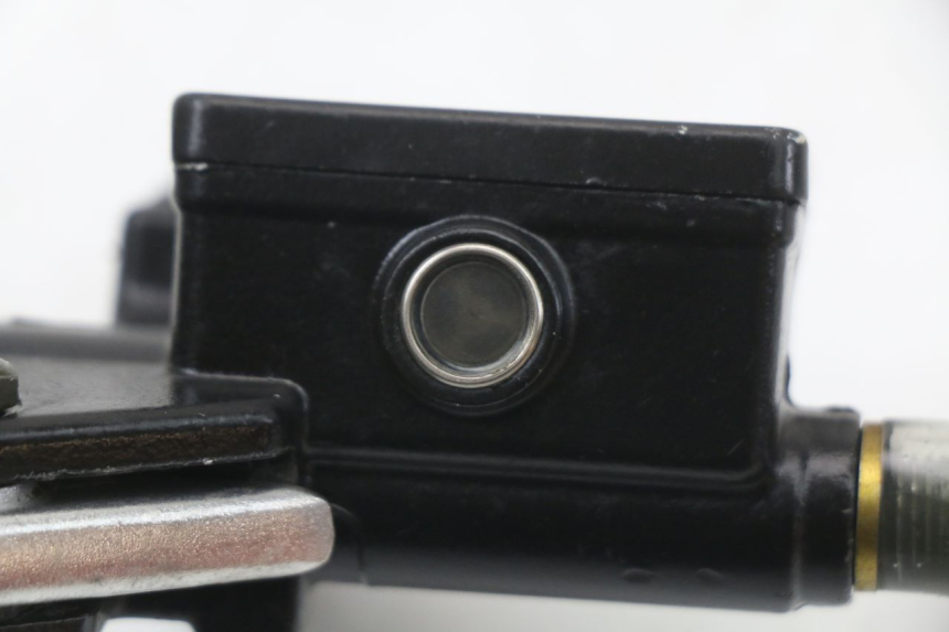 photo de BOMBA FRENO DELANTERO APOLLO RFZ 140 - Primer plano técnico