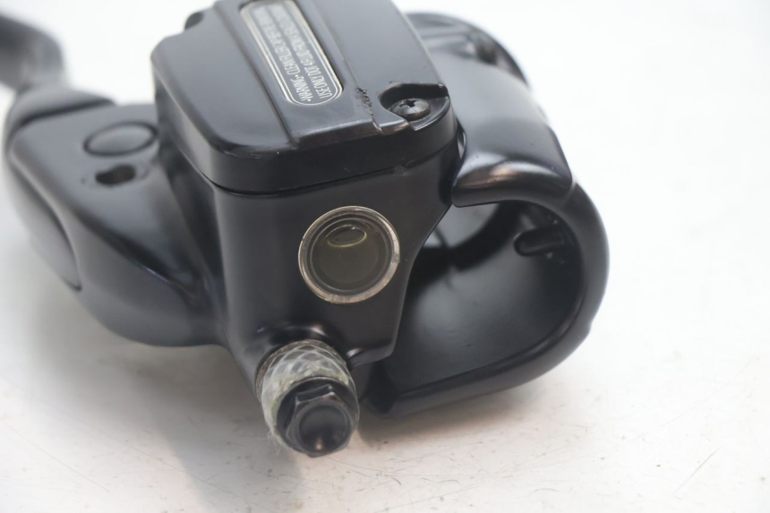 photo de BOMBA FRENO DELANTERO HARLEY DAVIDSON ROAD GLIDE FLTRXSE 1920 (2018 - 2022) - Detalles de los puntos de fijación