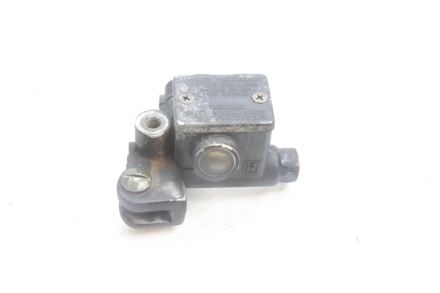 photo de BOMBA FRENO DELANTERO GILERA RUNNER SP 50 (2002 - 2004) - Primer plano técnico