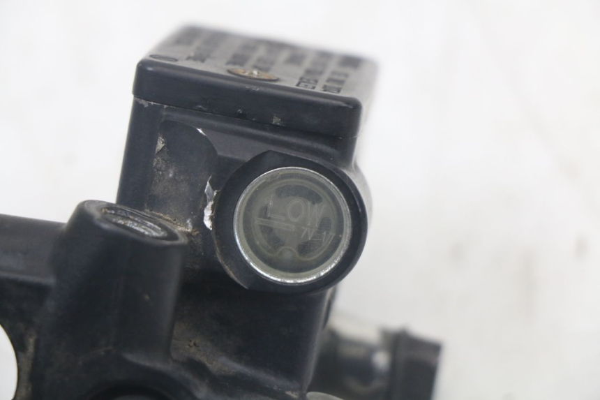 photo de CILINDRO MAESTRO DELANTERO PEUGEOT SATELIS 125 (2006 - 2009) - Detalles de los puntos de fijación