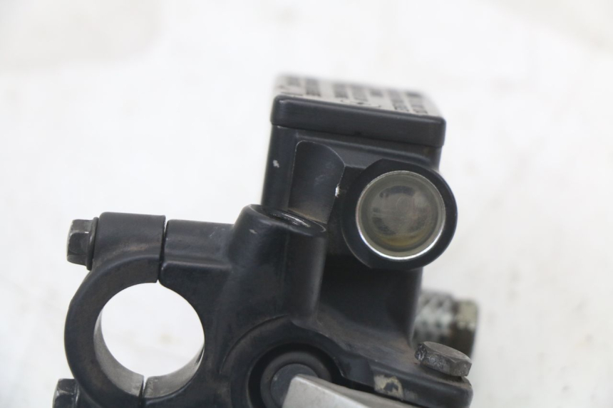 photo de CILINDRO MAESTRO DELANTERO PEUGEOT SATELIS 125 (2010 - 2012) - Detalles de los puntos de fijación