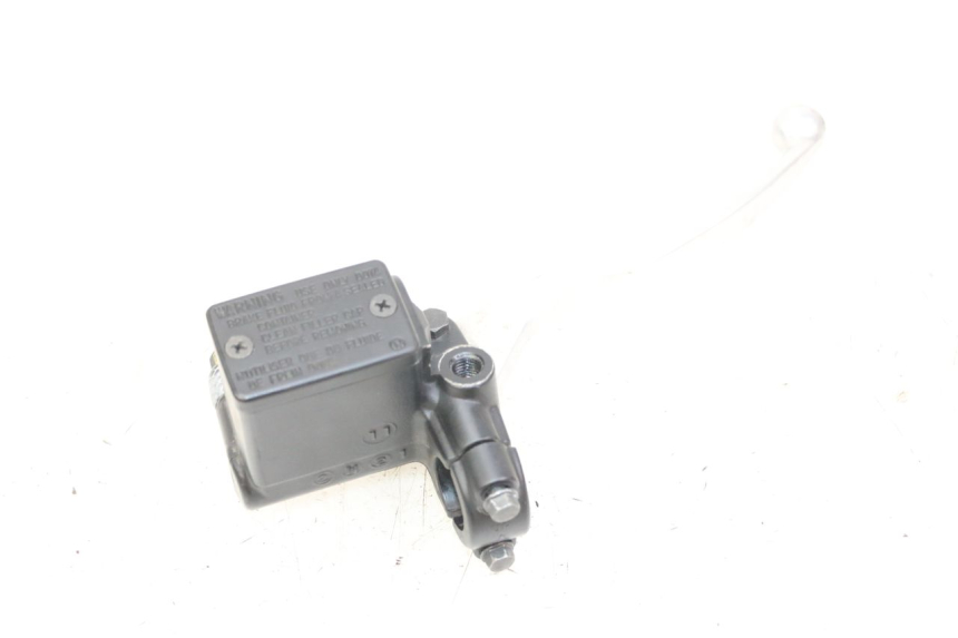 photo de BOMBA FRENO DELANTERO PEUGEOT SATELIS 125 (2013 - 2018) - Detalles de los puntos de fijación