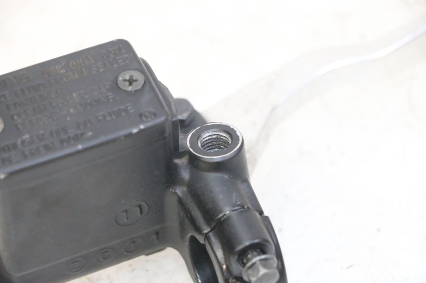 photo de BOMBA FRENO DELANTERO PEUGEOT SATELIS 125 (2013 - 2018) - Estado de la superficie y material