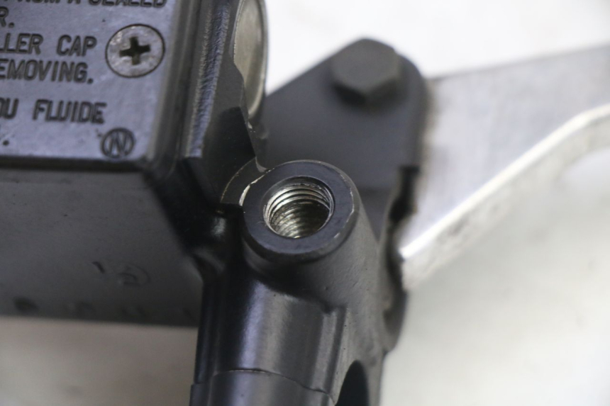 photo de BOMBA FRENO DELANTERO PEUGEOT SATELIS 250 (2006 - 2012) - Otra perspectiva