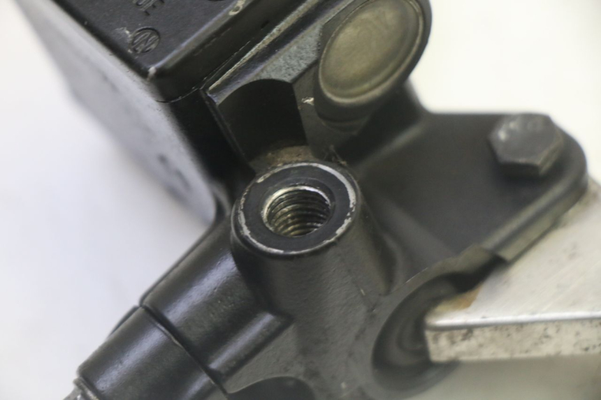 photo de BOMBA FRENO DELANTERO PEUGEOT SATELIS 125 (2013 - 2018) - Otra perspectiva