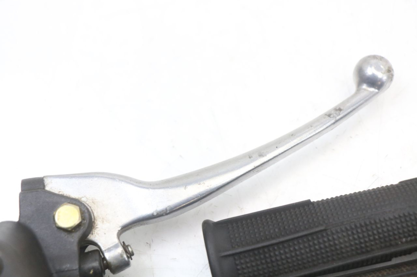 photo de BOMBA FRENO DELANTERO APRILIA SCARABEO GT 125 (1999 - 2007) - Primer plano técnico