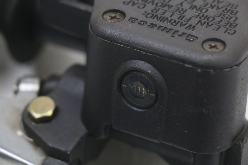 photo de BOMBA FRENO DELANTERO APRILIA SCARABEO GT 125 (1999 - 2007) - Estado de la superficie y material