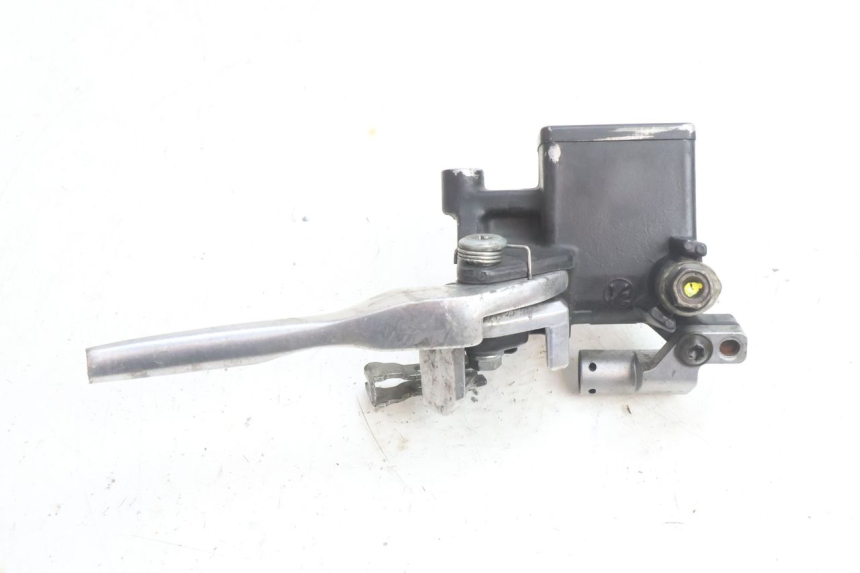 photo de BOMBA FRENO DELANTERO HONDA SH 125 (2001 - 2003) - Primer plano técnico