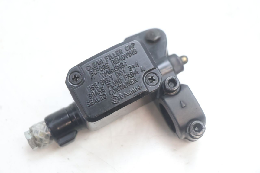 photo de BOMBA FRENO DELANTERO YAMAHA SLIDER 50 (1999 - 2004) - Primer plano técnico