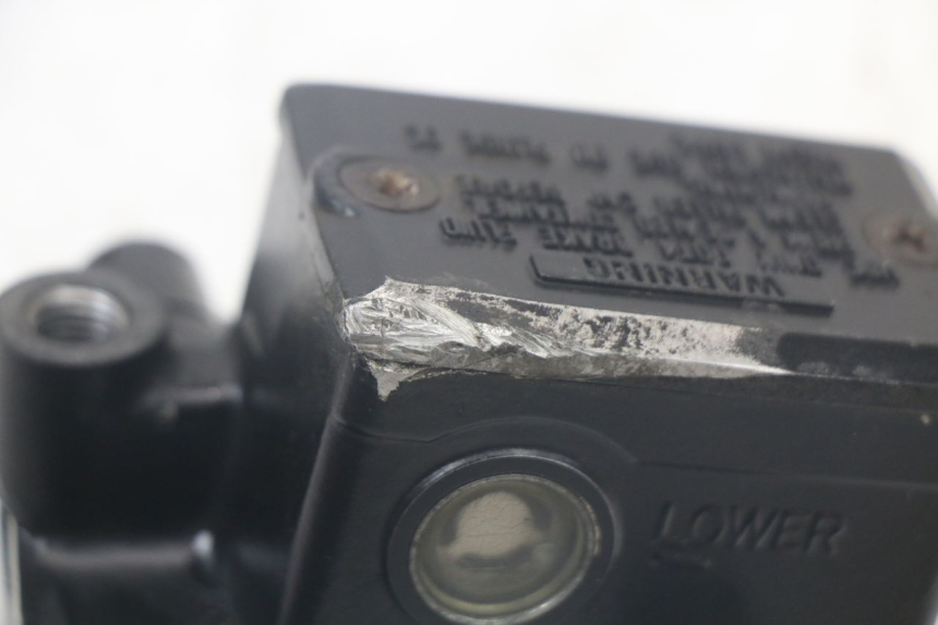 photo de CILINDRO MAESTRO DELANTERO TRIUMPH SPEED TRIPLE T301 900 (1994 - 1996) - Detalles de los puntos de fijación