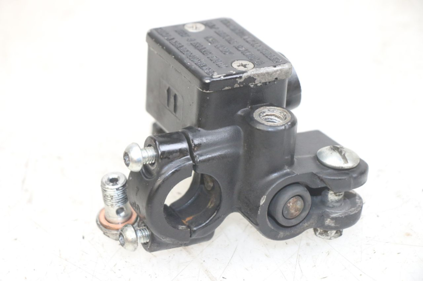 photo de CILINDRO MAESTRO DELANTERO APRILIA SR 2T 50 (2012 - 2017) - Otra perspectiva