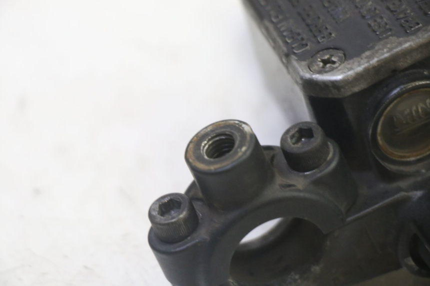 photo de CILINDRO MAESTRO DELANTERO APRILIA SR R 2T LC 50 (2018 - 2021) - Primer plano técnico