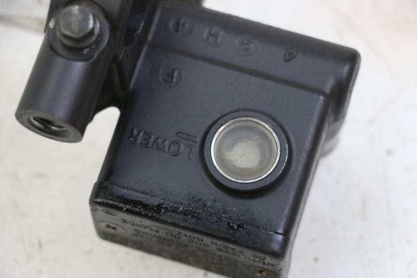 photo de CILINDRO MAESTRO DELANTERO SUZUKI BURGMAN 125 (2007 - 2014) - Primer plano técnico