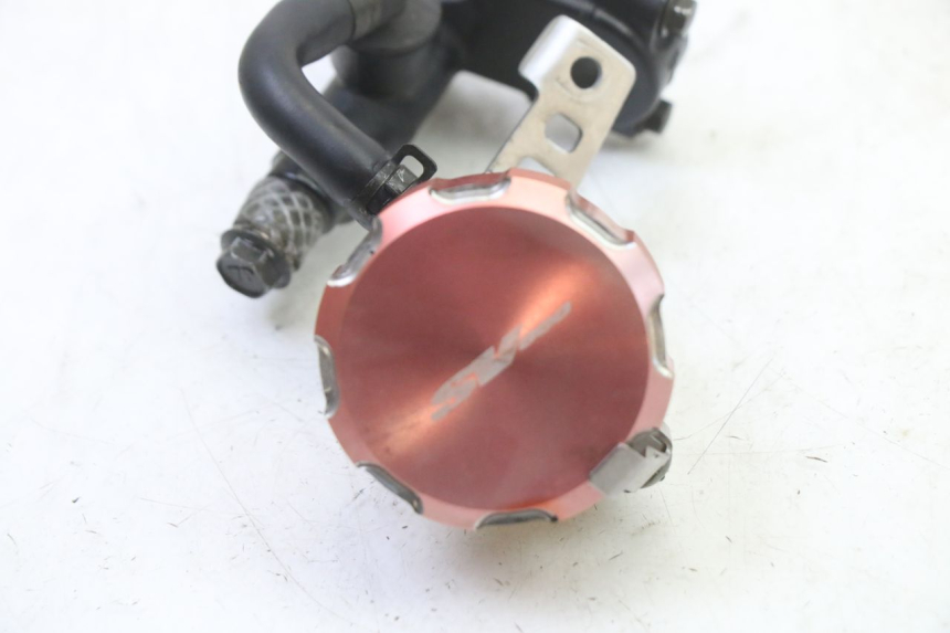 photo de BOMBA FRENO DELANTERO SUZUKI SV S 650 (2003 - 2009) - Primer plano técnico