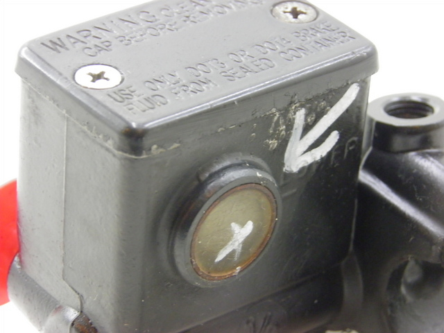 photo de BOMBA FRENO DELANTERO SYM GTS 125 (2005 - 2008) - Detalles de los puntos de fijación