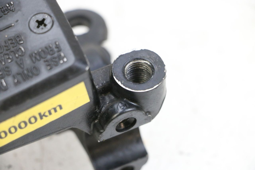 photo de BOMBA FRENO DELANTERO YAMAHA TDM ABS 900 (2002 - 2014) - Primer plano técnico