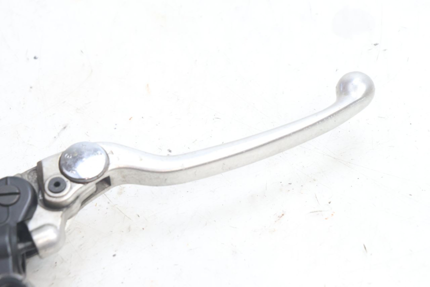 photo de BOMBA FRENO DELANTERO YAMAHA TDM ABS 900 (2002 - 2014) - Detalles de los puntos de fijación