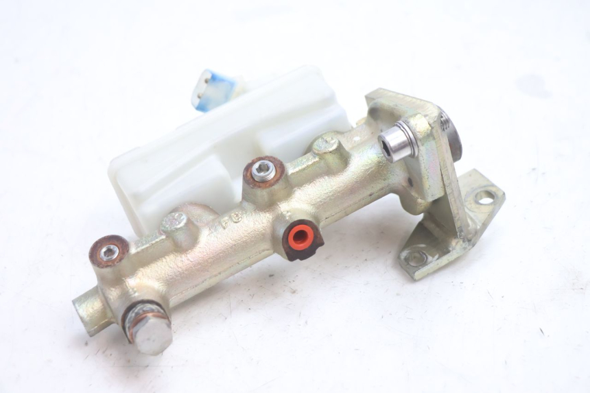 photo de BOMBA FRENO DELANTERO BOOM TRIKE FUN 500 (2004 - 2010) - Primer plano técnico