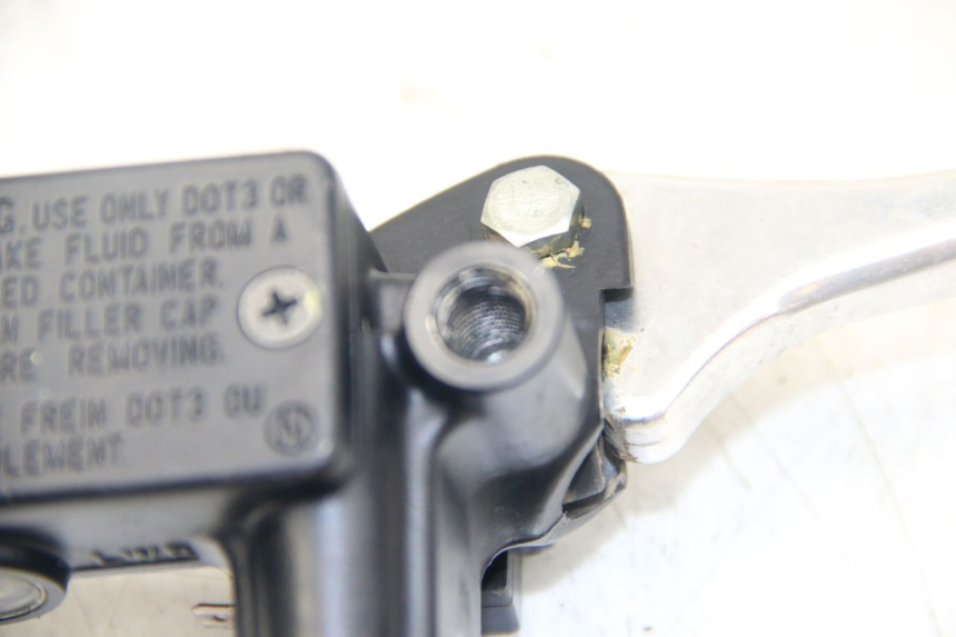 photo de CILINDRO MAESTRO DELANTERO HONDA VISION NSC R 50 (2013 - 2015) - Primer plano técnico