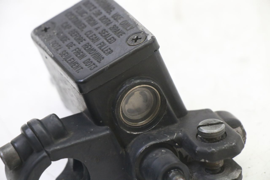 photo de CILINDRO MAESTRO DELANTERO PEUGEOT VIVACITY NEW 4T 50 (2008 - 2017) - Primer plano técnico