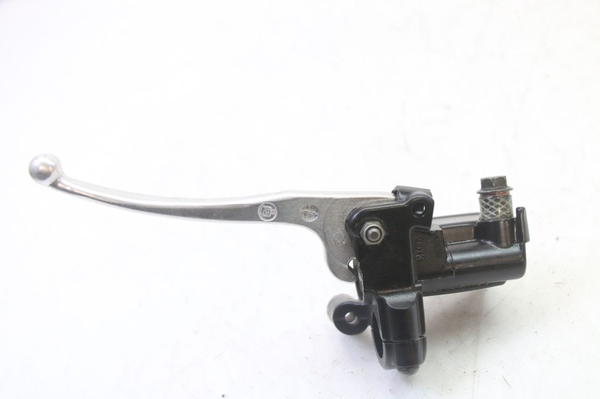 photo de BOMBA FRENO DELANTERO MBK WAAP 125 (2008 - 2013) - Detalles de los puntos de fijación