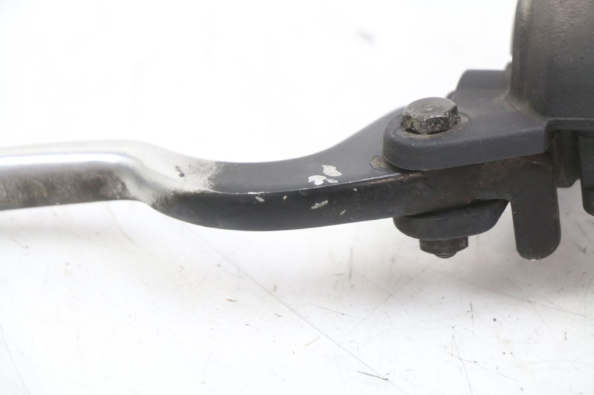 photo de CILINDRO MAESTRO DELANTERO YAMAHA XMAX X-MAX 125 (2006 - 2009) - Primer plano técnico