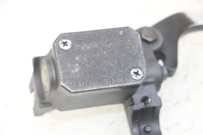 photo de CILINDRO MAESTRO DELANTERO YAMAHA X-MAX XMAX 125 (2010 - 2013) - Primer plano técnico