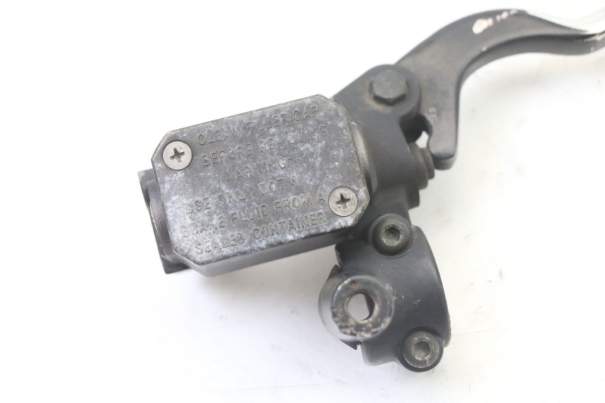 photo de CILINDRO MAESTRO DELANTERO YAMAHA XMAX X-MAX 125 (2006 - 2009) - Primer plano técnico