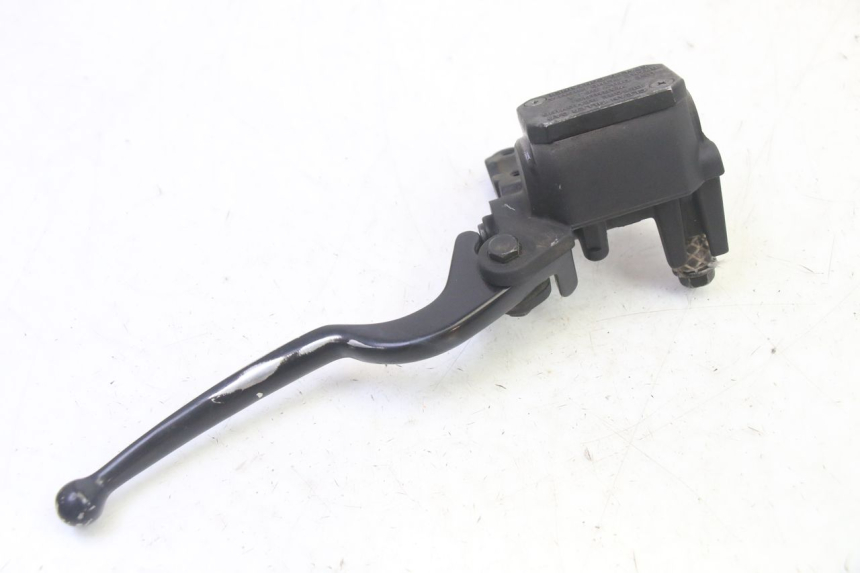 photo de CILINDRO MAESTRO DELANTERO YAMAHA X-MAX XMAX 250 (2006 - 2009) - Primer plano técnico