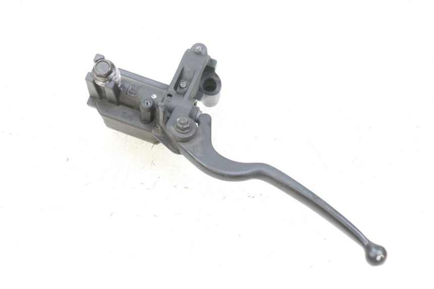 photo de CILINDRO MAESTRO DELANTERO YAMAHA X-MAX XMAX 125 (2010 - 2013) - Primer plano técnico