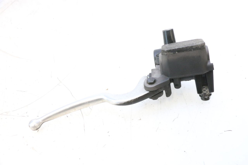photo de CILINDRO MAESTRO DELANTERO YAMAHA X-MAX XMAX 125 (2010 - 2013) - Primer plano técnico