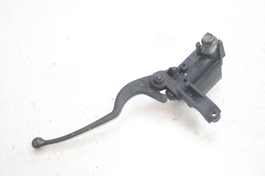 photo de CILINDRO MAESTRO DELANTERO YAMAHA XMAX X-MAX 125 (2006 - 2009) - Detalles de los puntos de fijación